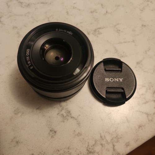 Sony 35mm oss lens - f1.8,